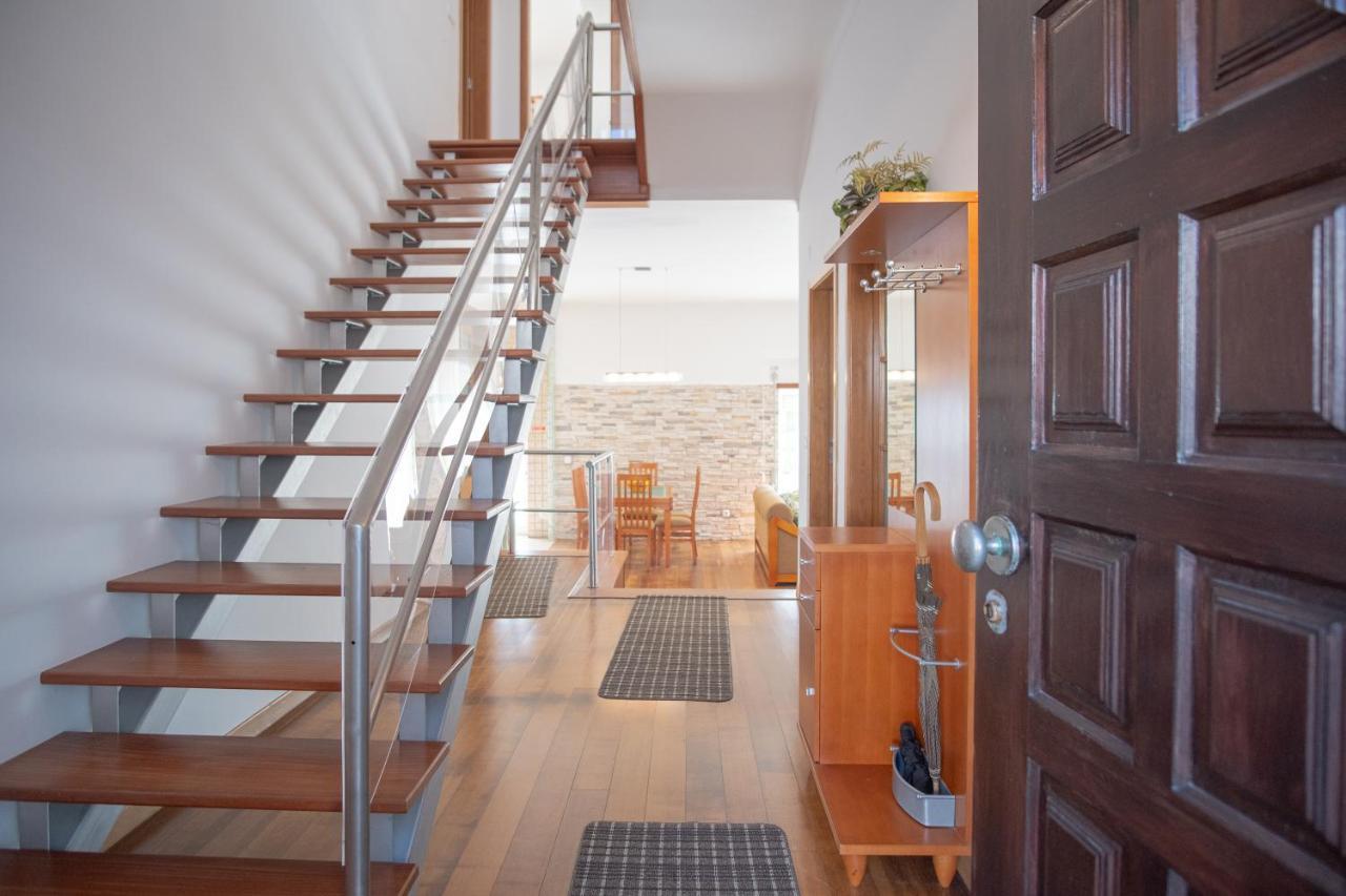 8 Rodrigues Family House - Villa With Patio Назаре Екстериор снимка