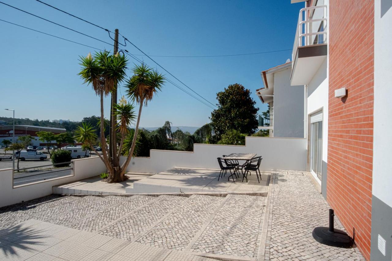 8 Rodrigues Family House - Villa With Patio Назаре Екстериор снимка