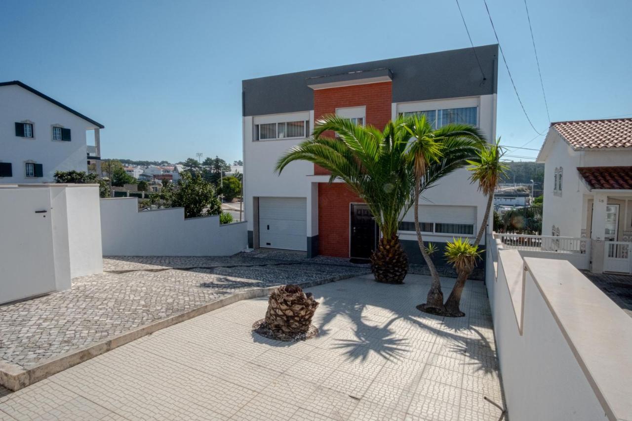 8 Rodrigues Family House - Villa With Patio Назаре Екстериор снимка