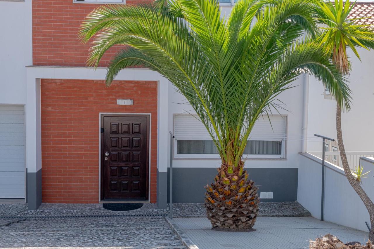 8 Rodrigues Family House - Villa With Patio Назаре Екстериор снимка