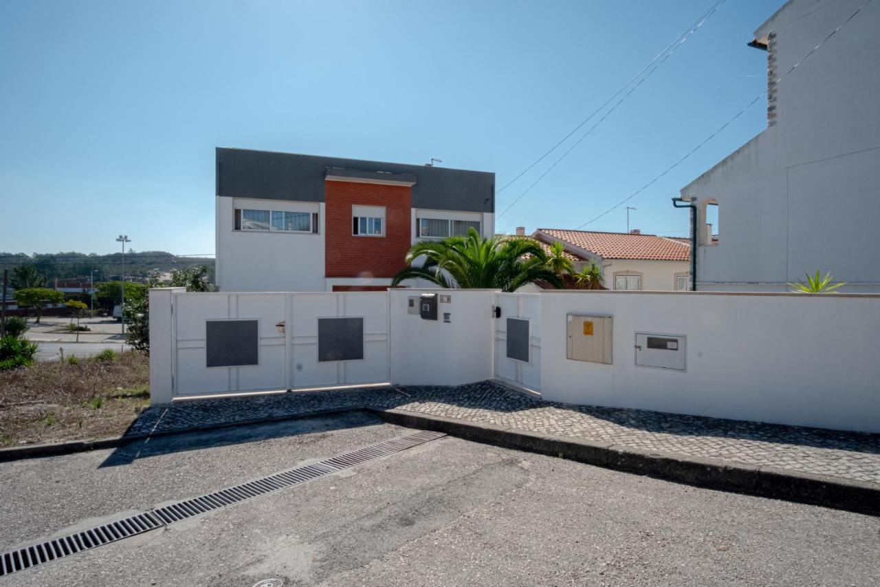 8 Rodrigues Family House - Villa With Patio Назаре Екстериор снимка
